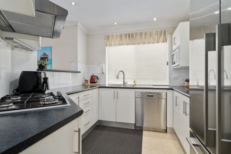 Relaxed Lifestyle Living by the Nepean River