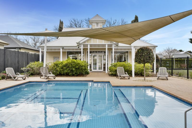 Two Bedroom Home Close To Clubhouse and Pool