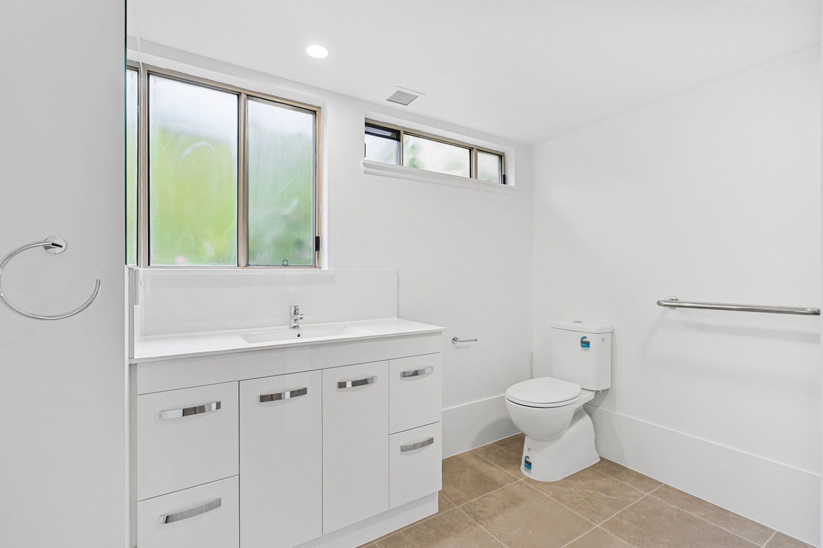 Large ground-floor 2-bedroom villa on corner