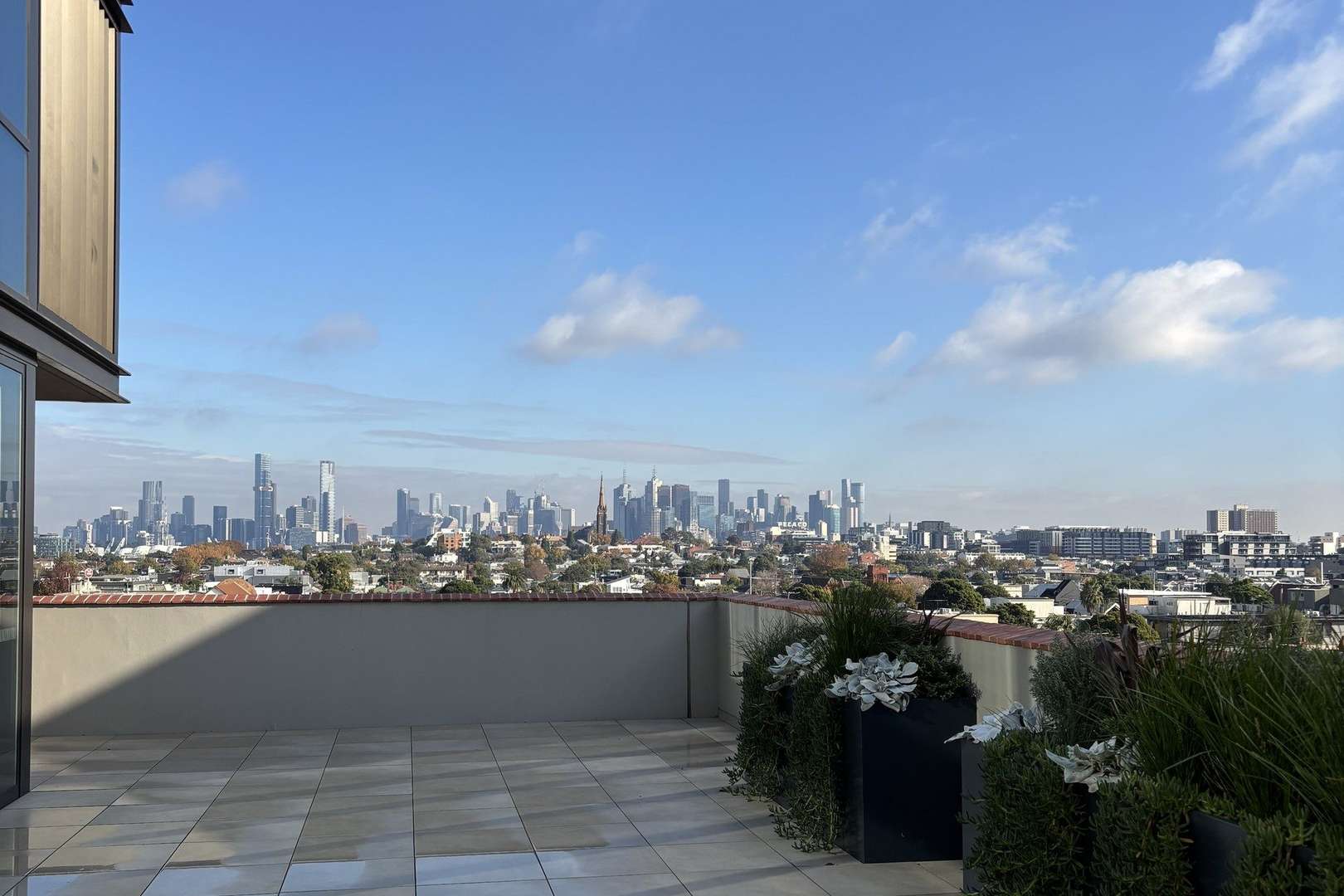 Luxury Open Plan Living with Sweeping City Views