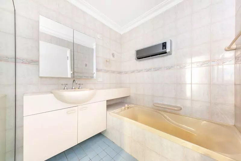 EAST FACING  SOUGHT  AFTER LAYOUT WITH A LEAFY ELEVATED OUTLOOK ENJOYING THE MORNING SUN