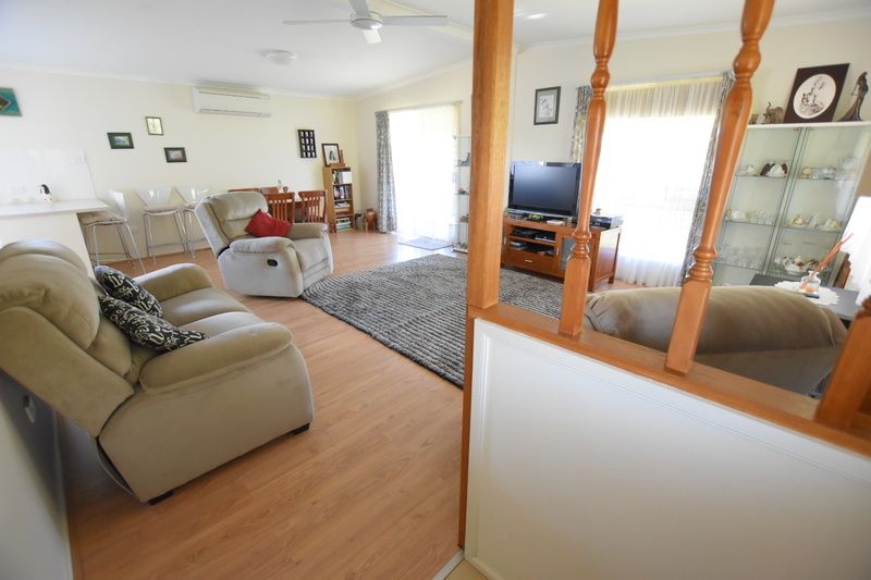 2 bedroom cottage style home with large wrap around verandah!