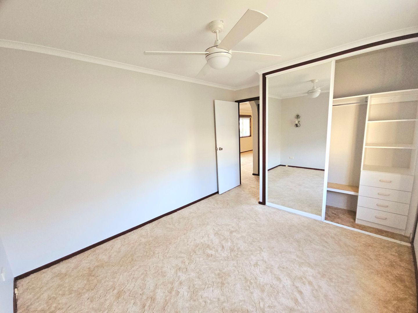 15K Price Dropped for Quicker Sale ! ~Modern reno house in great location offering aboudance features