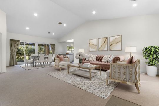 Spacious Villa with Golf Course Views