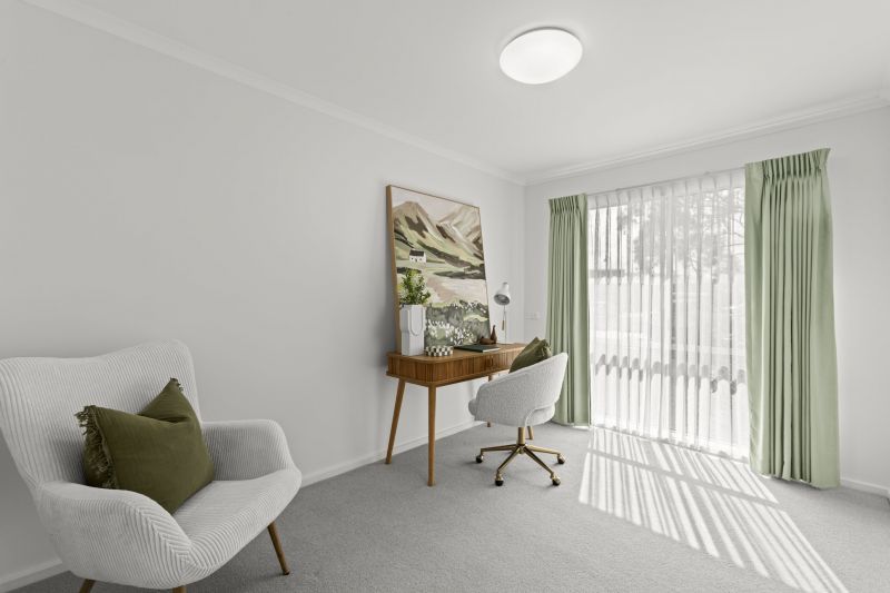 Cathedral Ceilings, Sunshine and Community Close By