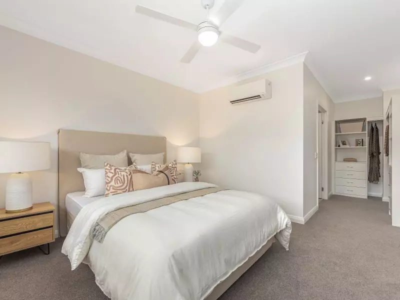 Stylish, single-level living with golf course views