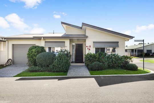 Great location for this two bedroom plus study home in Palm Lake Resort Eagleby