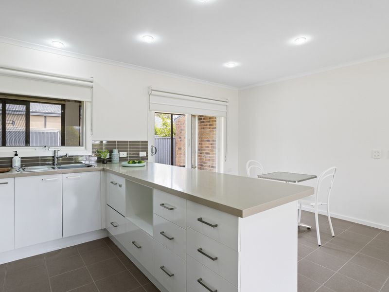 Lovely Villa with Courtyard and Sunroom