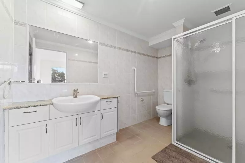 Three Bedroom Retirement Home, Don't Miss Out.....