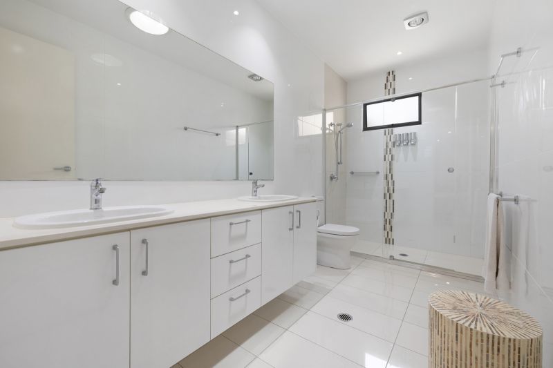 Sophisticated Living – Luxury Three-Bedroom Residence