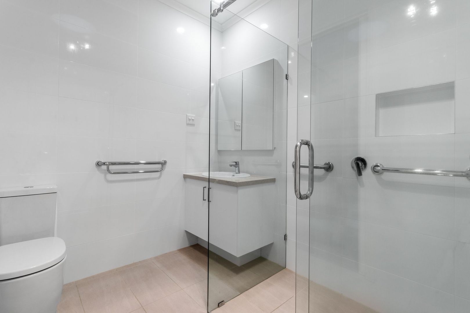 Modern 2-bedroom villa close to amenities