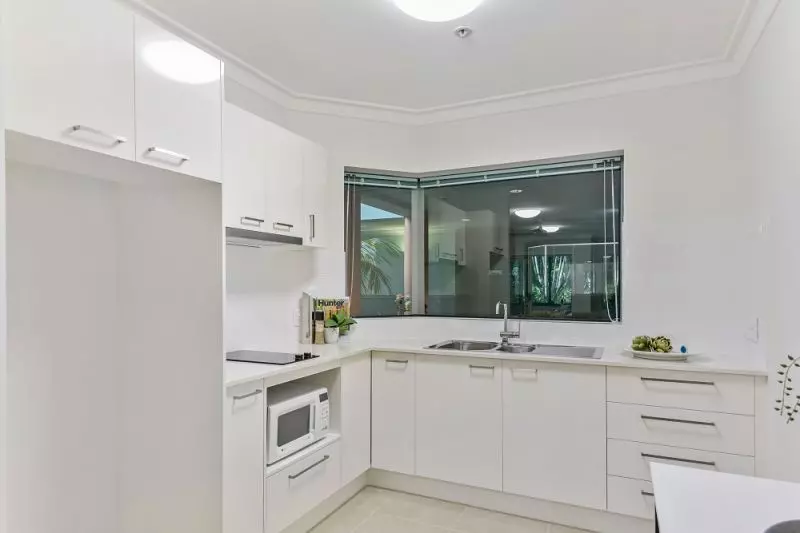 One-bedroom ground floor apartment close to all Manor amenities