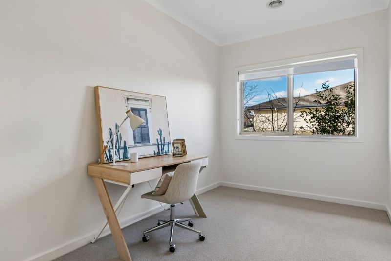 Corner Position, Sunny Spaces and a Flexible Study
