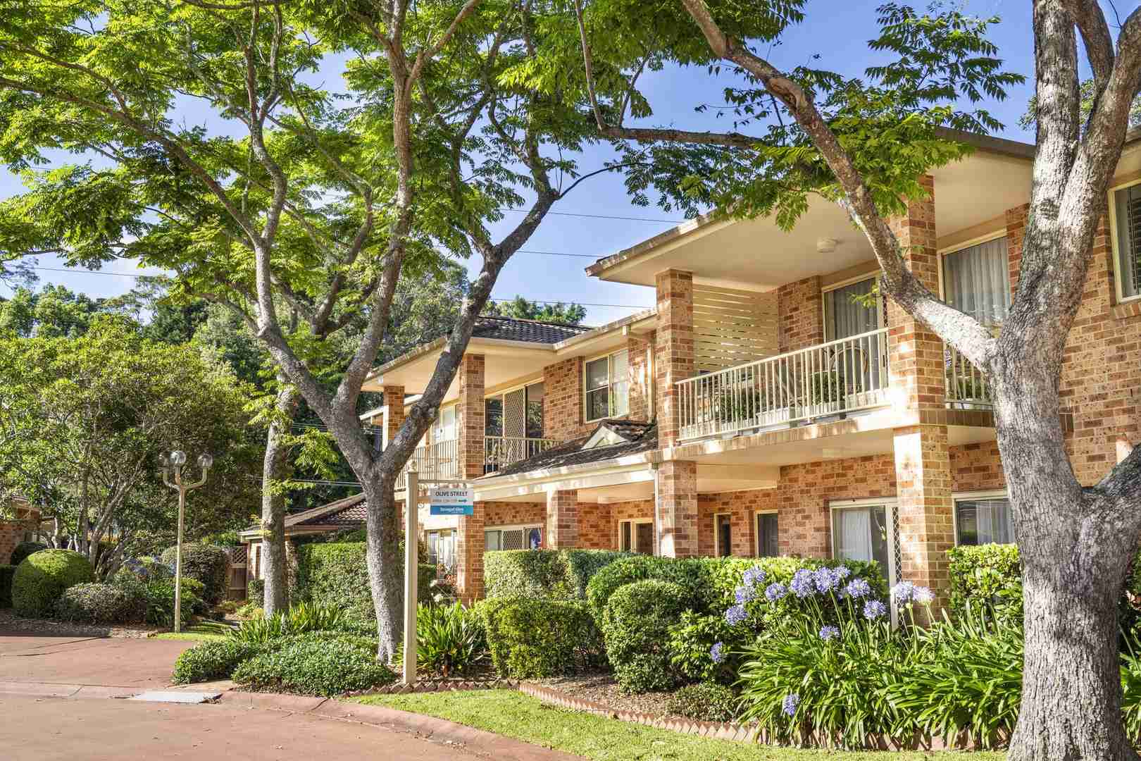 Beautiful North-Facing Villa with 2 sunrooms for extra living space
