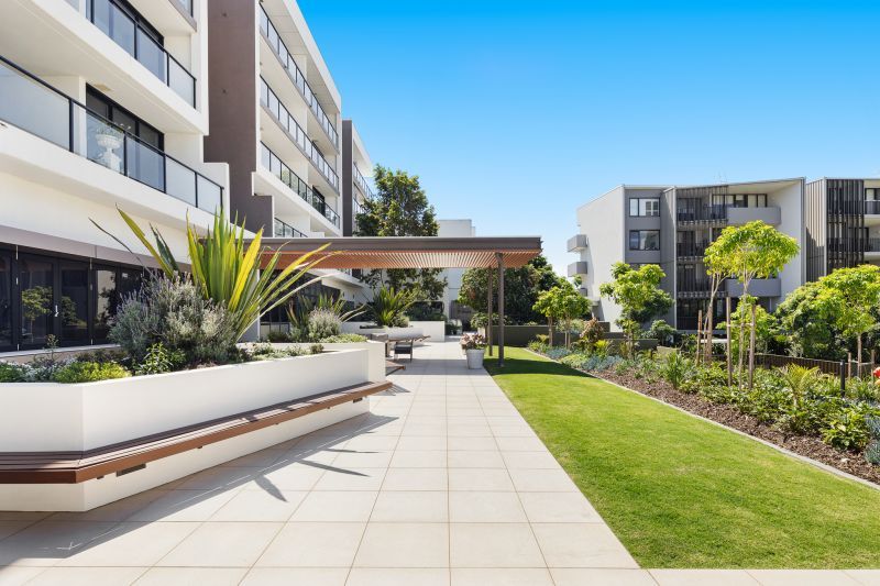 A top floor 3 bedroom apartment with amazing 180 degree views.