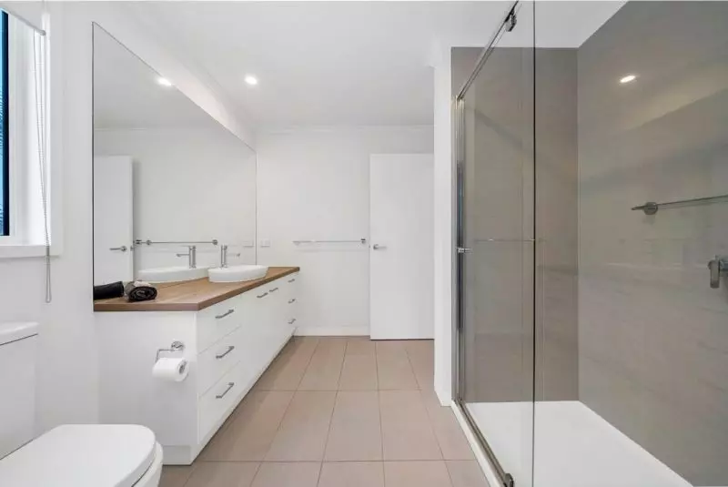 Spacious home within Avington