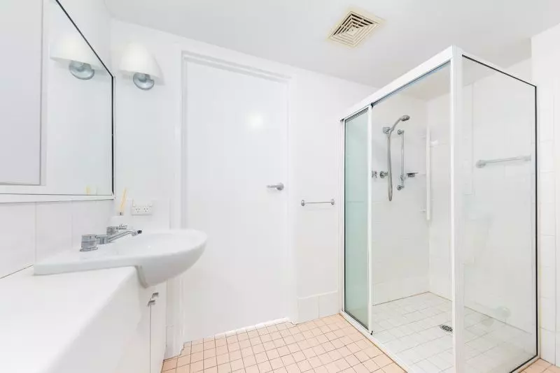 Elevated outlook, North facing Gem