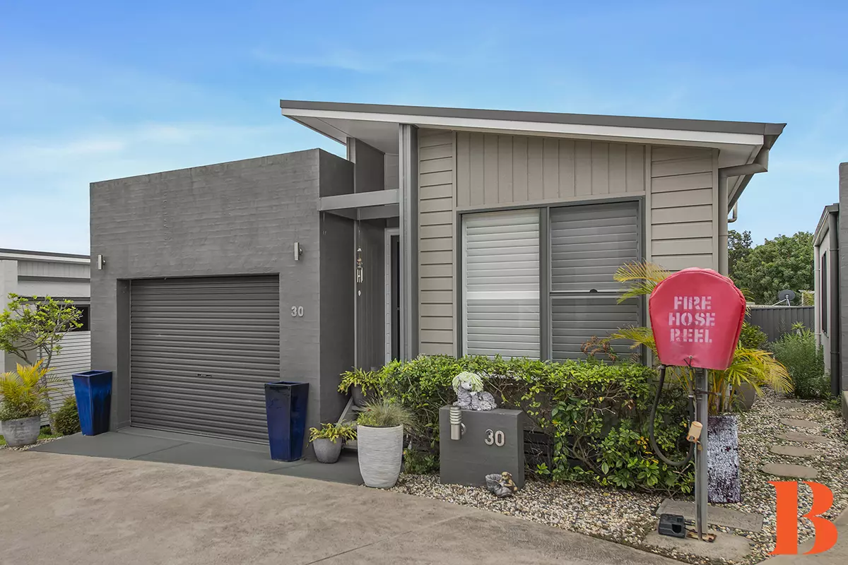 DEPOSIT TAKEN / UNDER CONTRACT - Gated Community - Minutes walk to Shopping and Medical