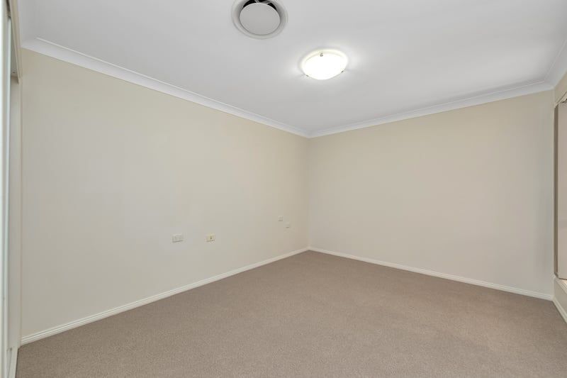 Corner Retreat Opposite Ashton Gardens Hub