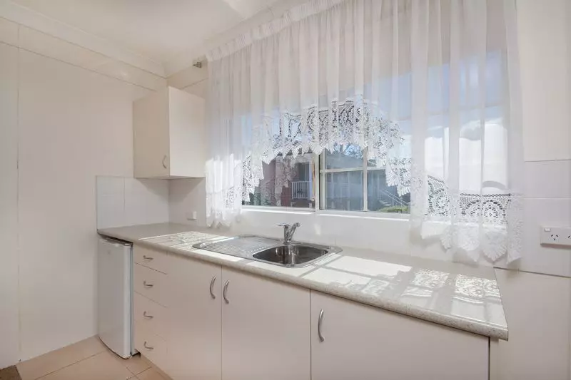 This generously proportioned floorplan offers worry-free, secure retirement living