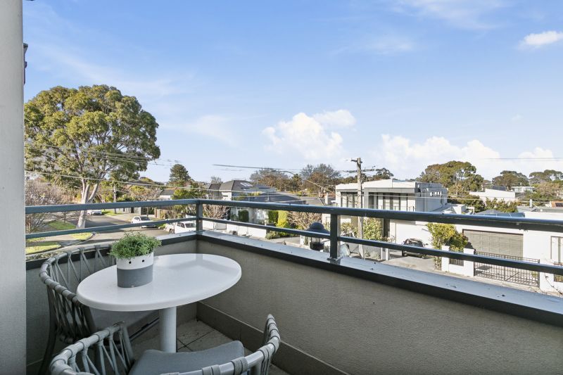 Spacious and bright two-bedroom apartment