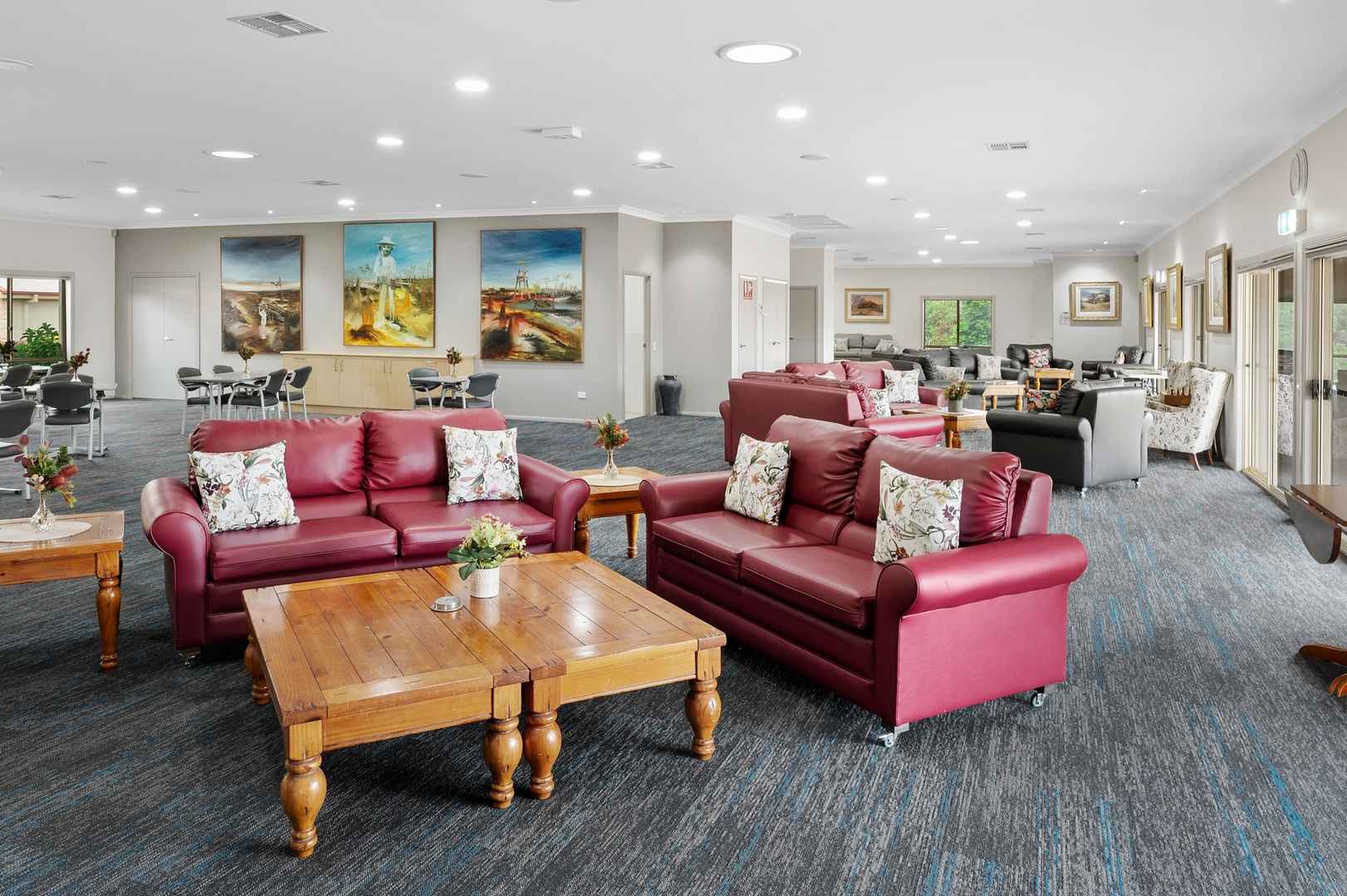 Exceptional Ground Floor unit with great floorplan!