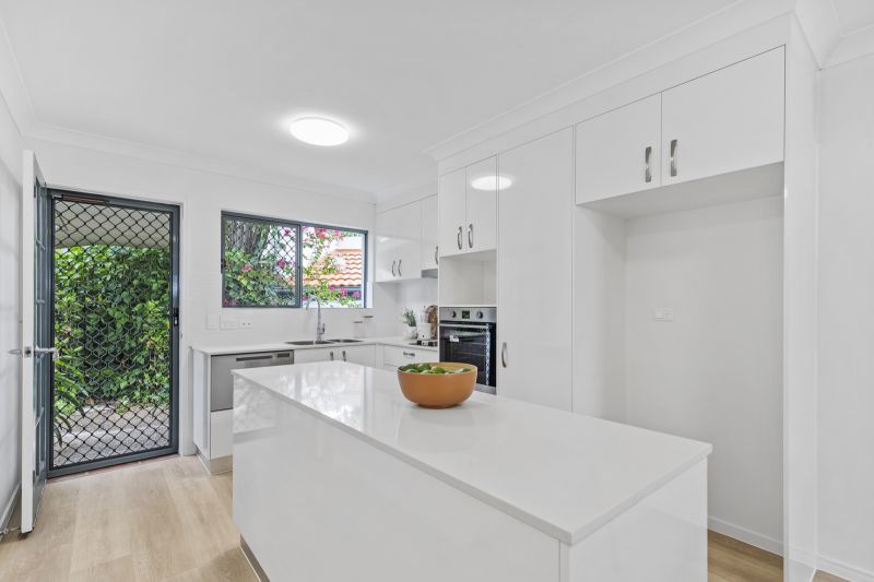 Spacious one-bedroom plus study