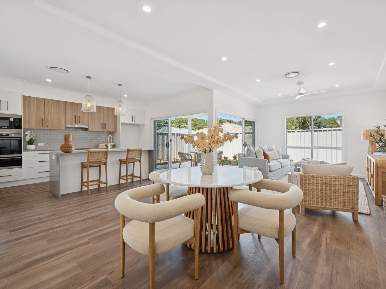 Contemporary coastal living