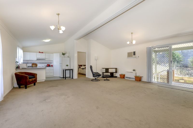 Pet friendly home in welcoming over 55s community