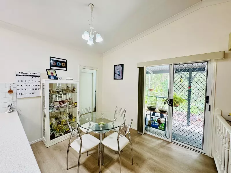 Beautiful 3 Bedroom Home - GREENBANK GARDENS