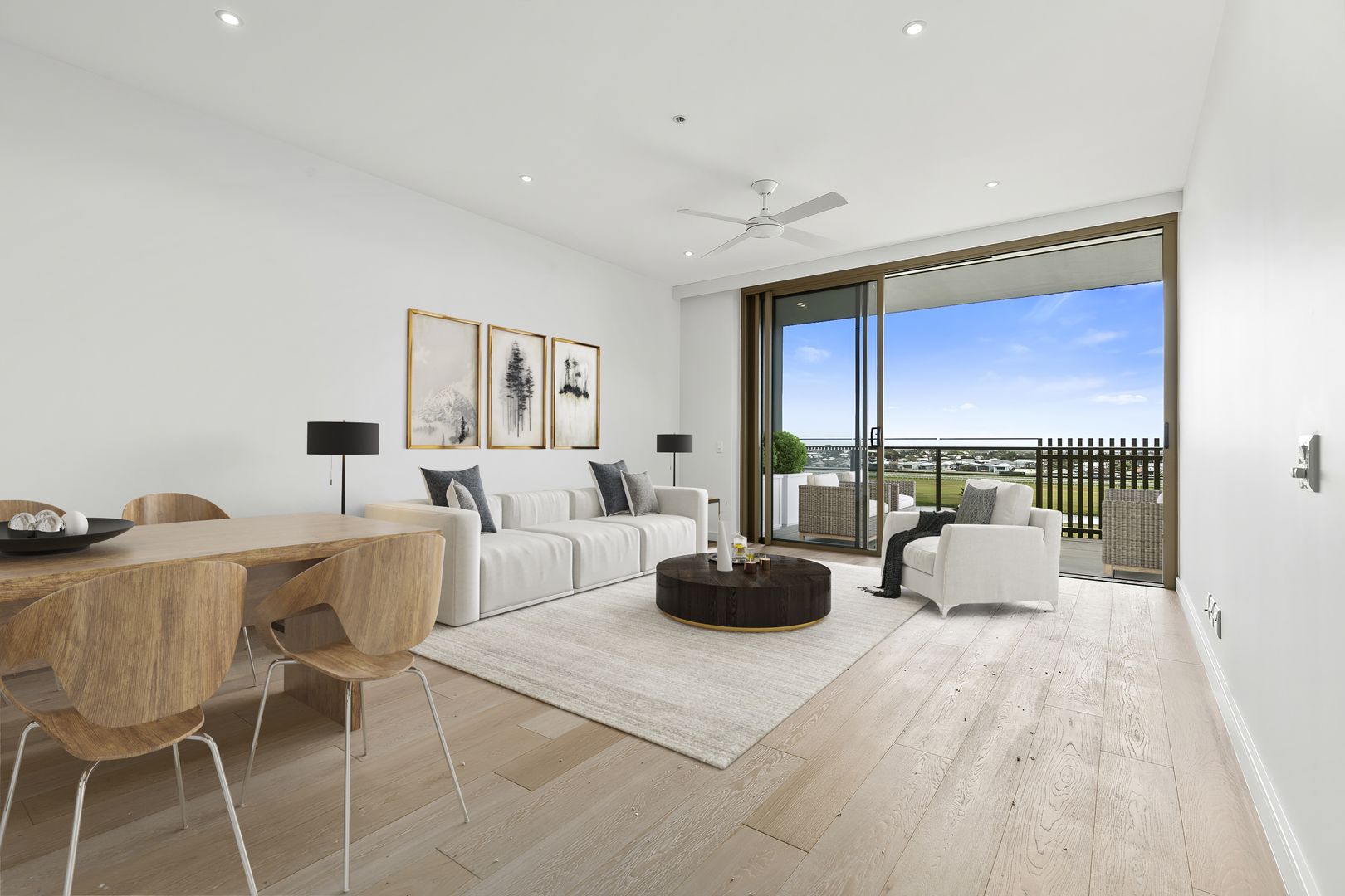 Luxury two-bedroom, two-bathroom apartment with direct Ascot racecourse views!