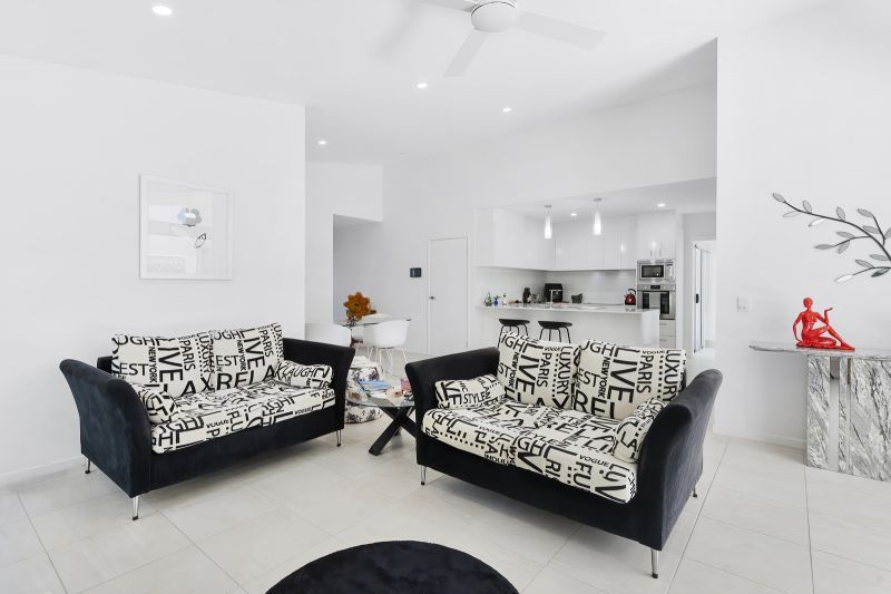 Stunning Three-Bedroom Residence- Full of Natural Light and Modern Inclusions!