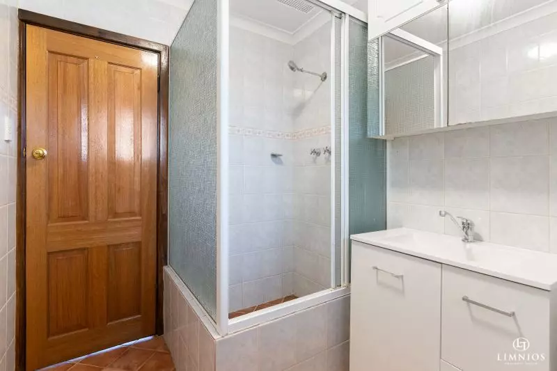 Scenic Top Floor Apartment