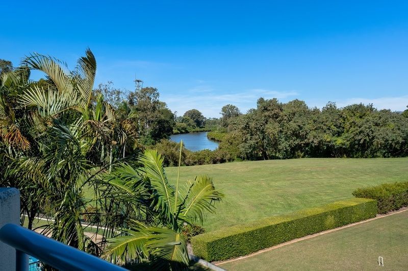 Beautiful two bedroom, two bathroom villa with sun/craft room.