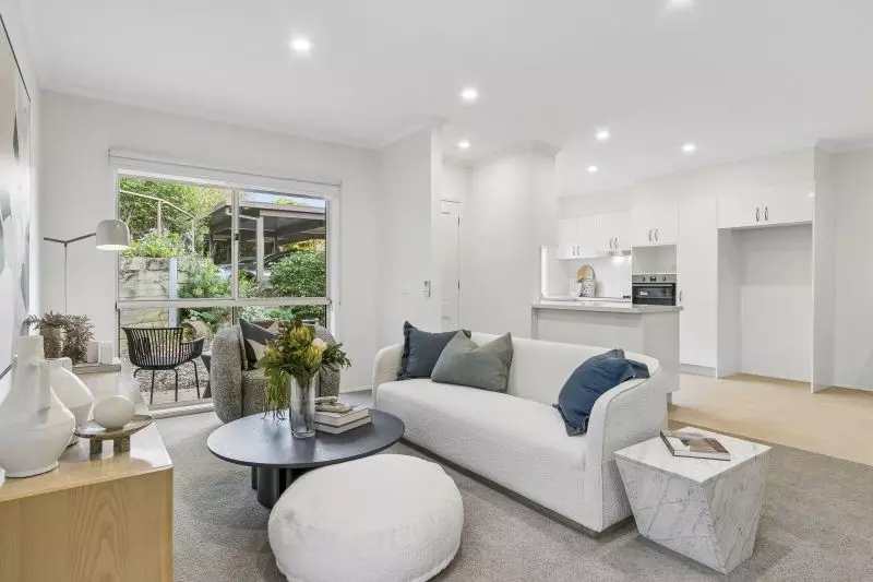 Beautifully refurbished 2-bed plus study villa