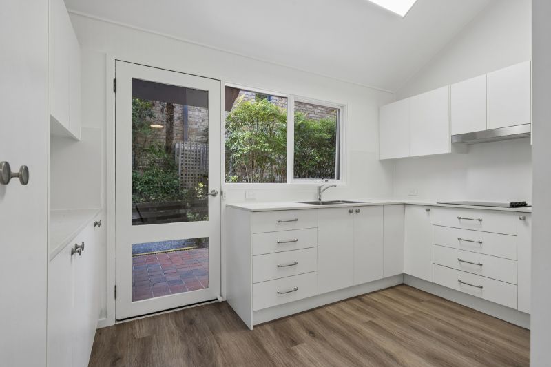 Bright, private & perfectly positioned villa