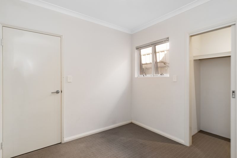 Ticking All Boxes: Location, Modern, Spacious & NO STRATA