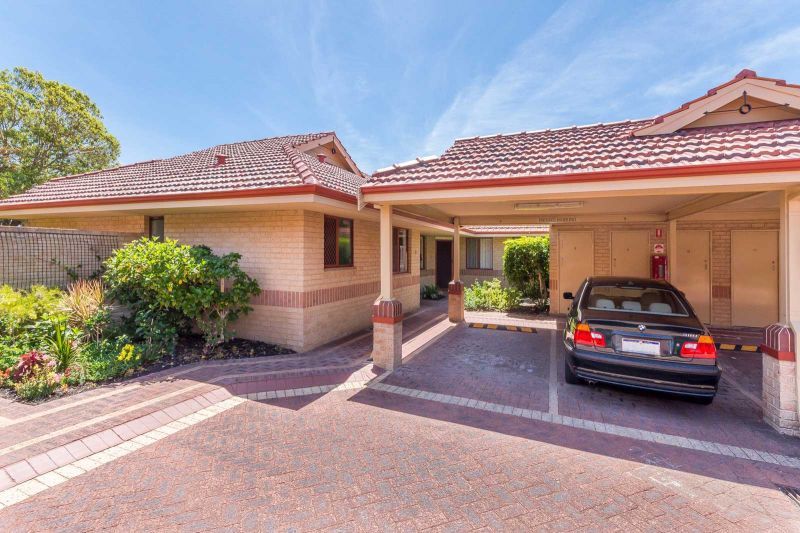 ARCADIA WATERS BICTON - Sought After 3 Bed Villa with Garden Views