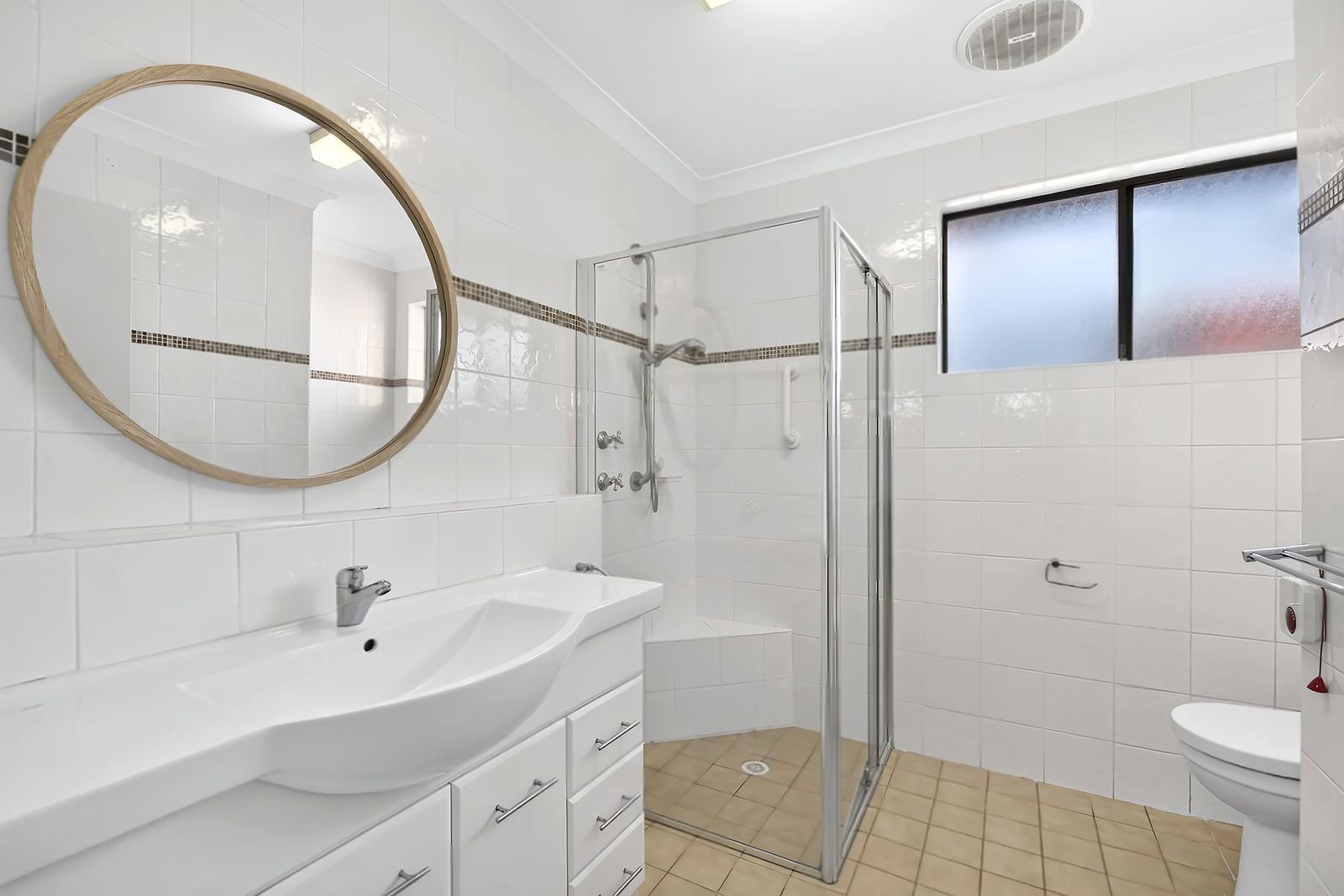 Eastern border gem featuring a modern kitchen and fresh bathroom