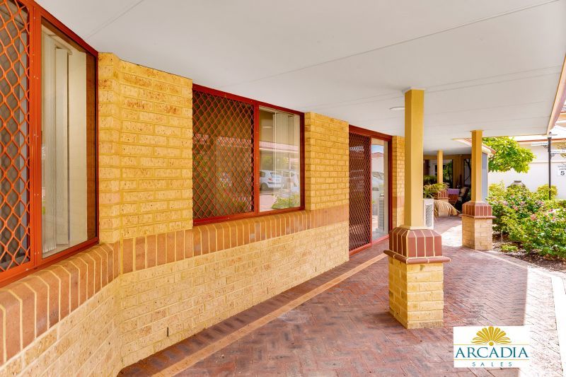 ARCADIA WATERS BICTON - Sought After Ground Floor Villa