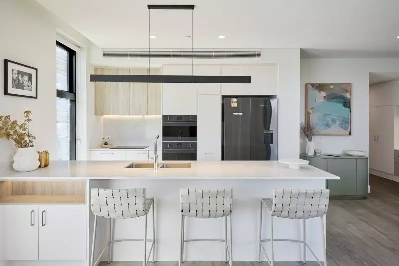 The Thornbill - large light-filled apartment with private balcony