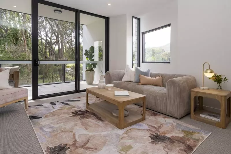 Well-positioned apartment boasting a roomy balcony