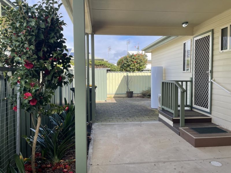 Great Location in lovely Community