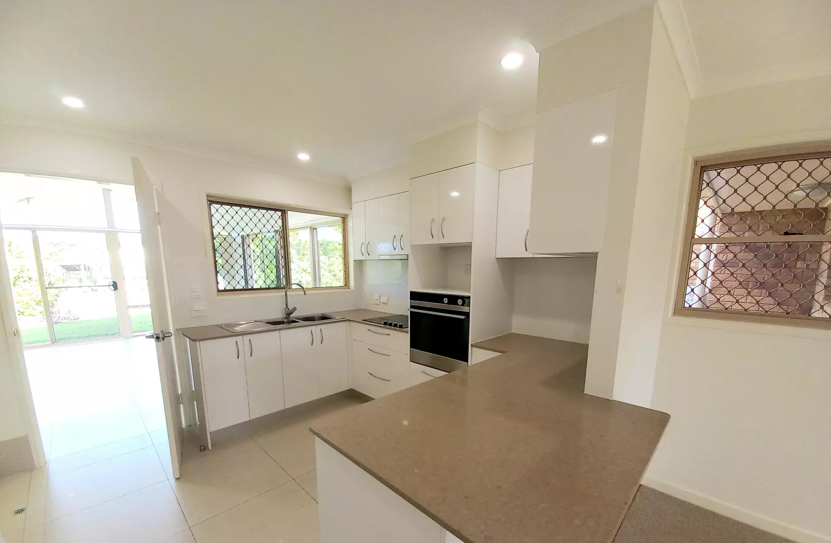 For sunlight enthusiasts! Unit 46 Palmwoods Garden Village