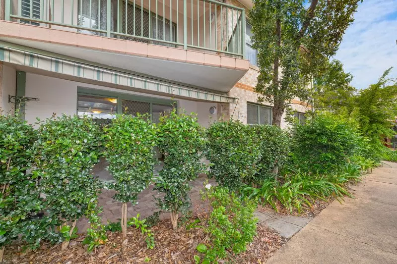 Garden setting North facing ground level unit