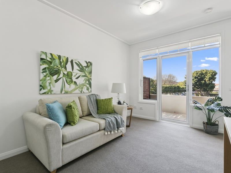 Private First Floor Apartment with Lovely Garden Views