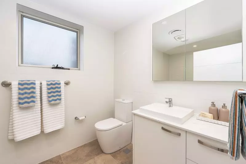 Elegant living by Shortland Waters golf course