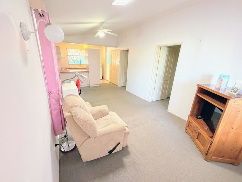 Spacious Home, Enclosed Veranda & Solar Power