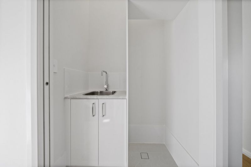 Stylish, Low-Maintenance Living with Open Plan Layout