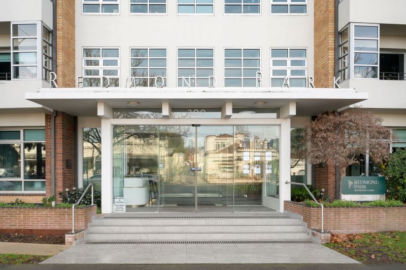 Spacious third-floor apartment with city views
